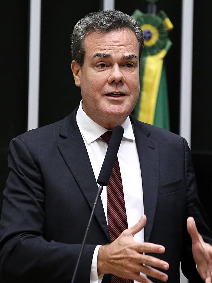 Henrique Oliveira, apresentador